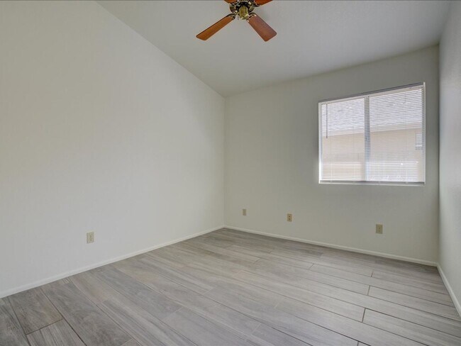 Building Photo - 3 Bed/2 Bath- GREAT Location Near Downtown