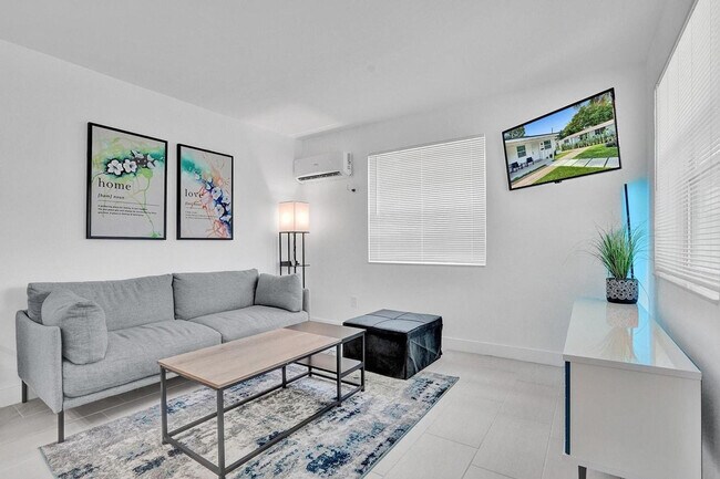 Primary Photo - 208 SE 4th St