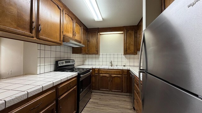 Building Photo - 5771 N Valentine Ave