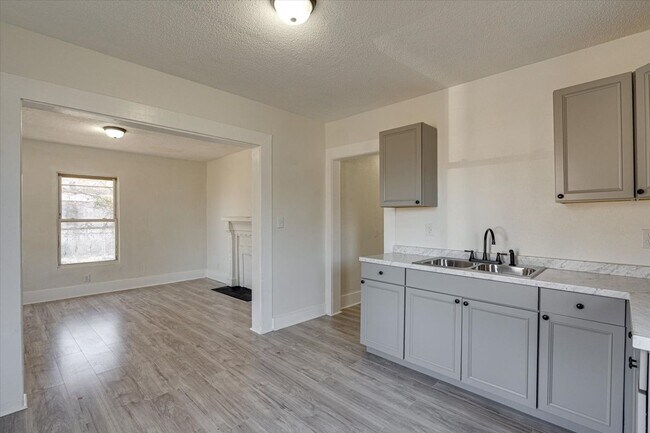 Building Photo - 2210 Milne St