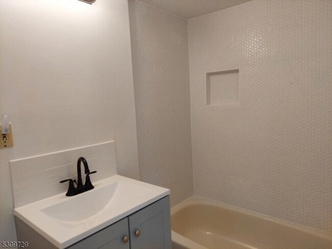 Building Photo - 138 Watchung Ave