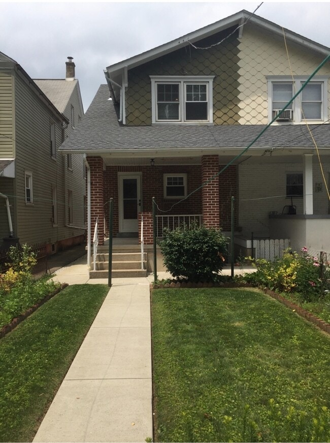 Building Photo - Modern remodeled home in Emmaus.