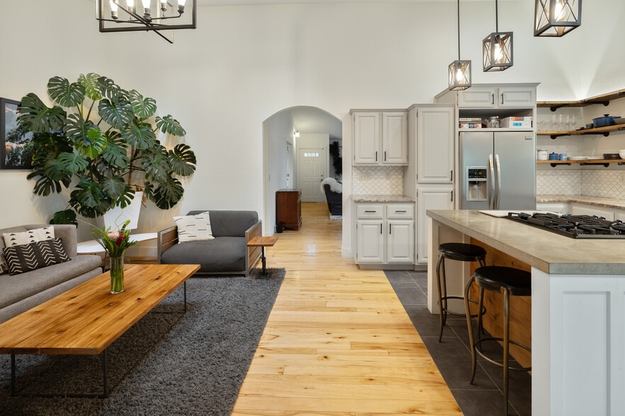 Building Photo - 1557 Bramble Ct