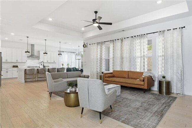 Building Photo - 415 Oakleigh Ave