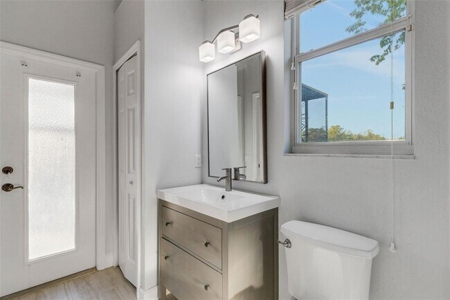 Building Photo - 11011 Hyacinth Pl