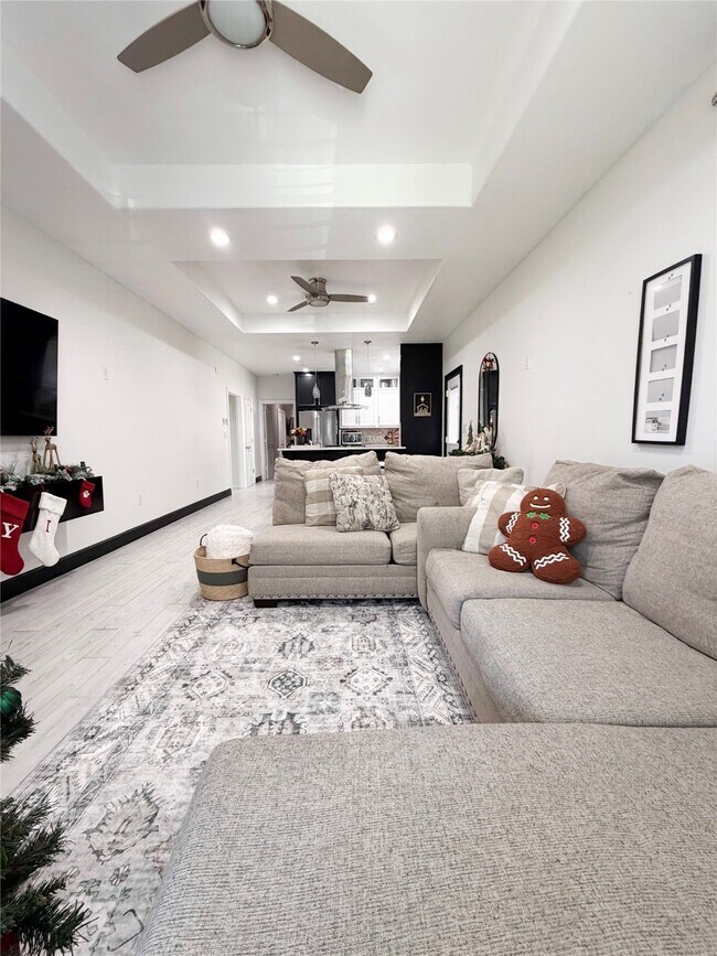 Building Photo - 9405 Arvin St