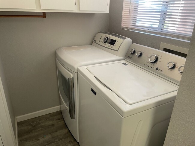 Building Photo - TOWNHOME - VILLAGE OF OAK CREEK - RED ROCK VIEWS