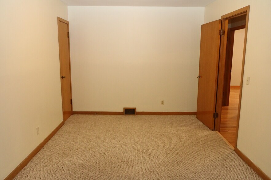 Building Photo - 1905 S Western Ave