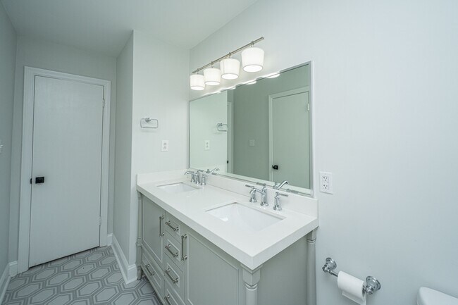 Building Photo - 1791 Dunbarton Dr