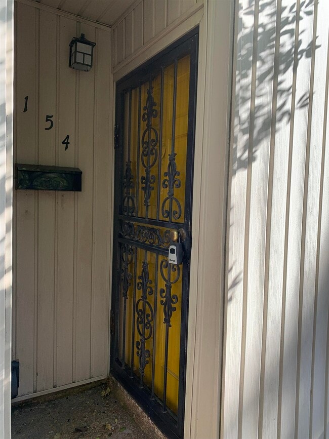 Building Photo - 154 N Auburndale St