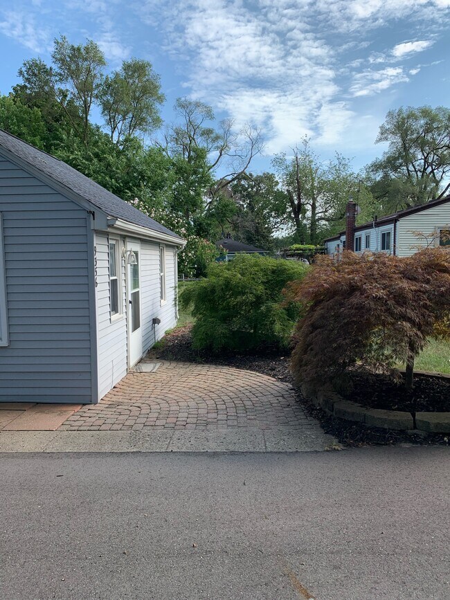 Side view of house at front - 9356 Lamont St