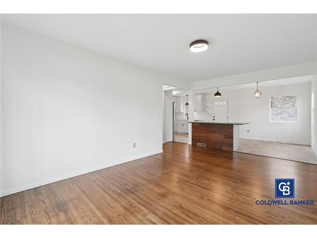 Building Photo - 1444 Ames Ave E