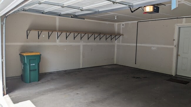 Building Photo - 6125 32nd Ave N