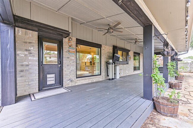 Building Photo - 1801 Vaquero