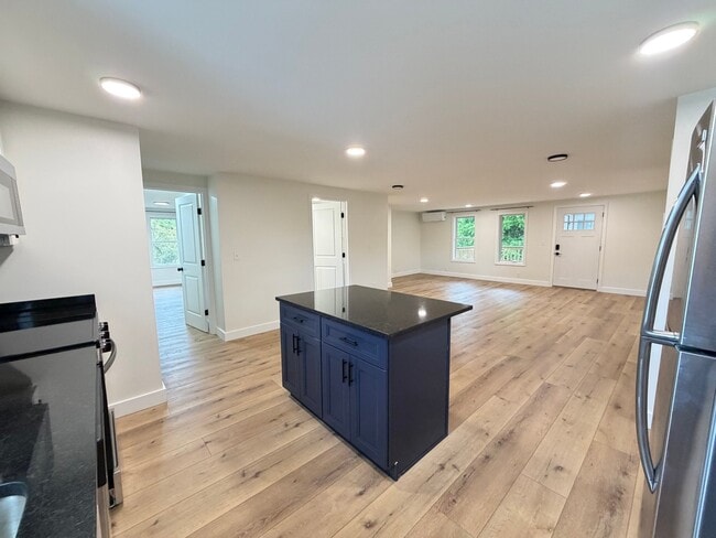 Building Photo - 20 Poirier Pl