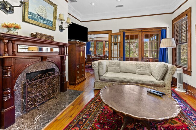 Building Photo - 305 NE 4 St