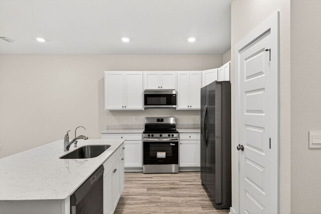 Building Photo - 51 S Main Deck Dr