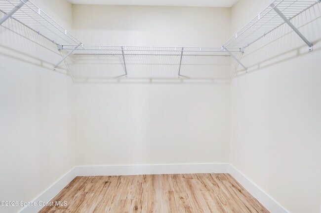 Building Photo - 857 Dunbar St