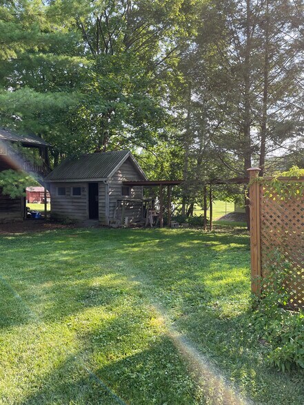 Building Photo - 202 W Pine St