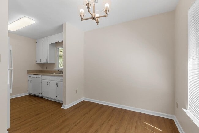 Building Photo - 2188 Claremont Ln