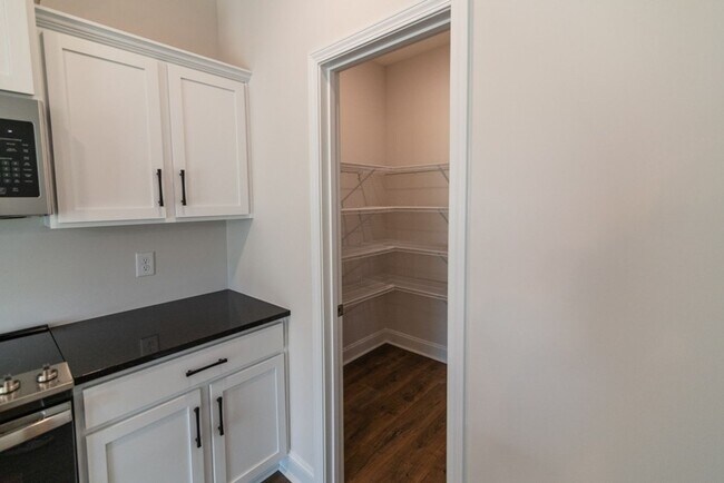 Building Photo - Gorgeous Single Family Home