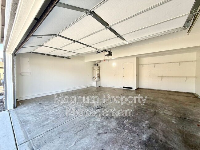 Building Photo - 8182 Bon View Dr