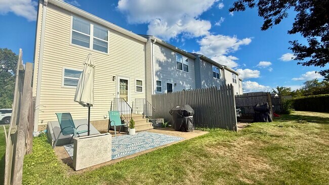 Building Photo - 20 Meadowrue Dr