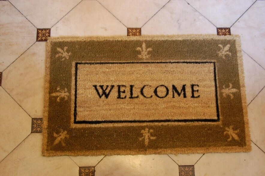 Entrance - 1987 Madison Ave