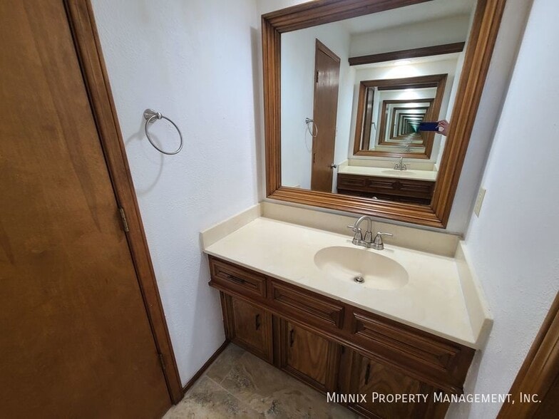 Building Photo - 4005 St Andrews Dr