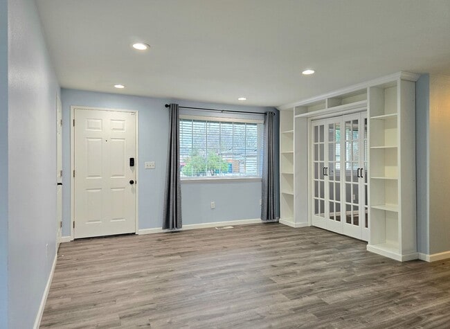 Building Photo - 3 Bedroom Home in Marysville Available Now