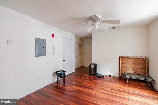 Building Photo - 4841 Walton Ave