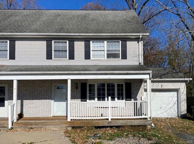 Primary Photo - 7 Penny Ln