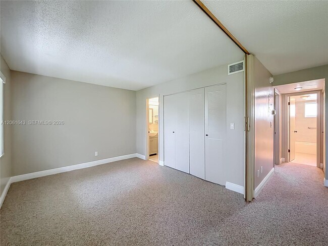 Building Photo - 6211 SW 37th St