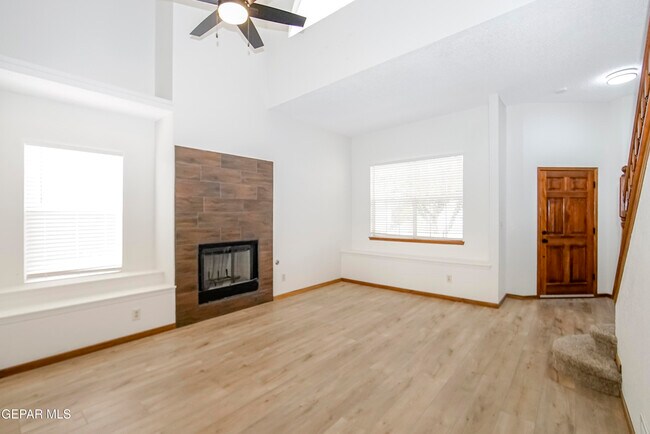 Building Photo - 929 Totonaca Ln