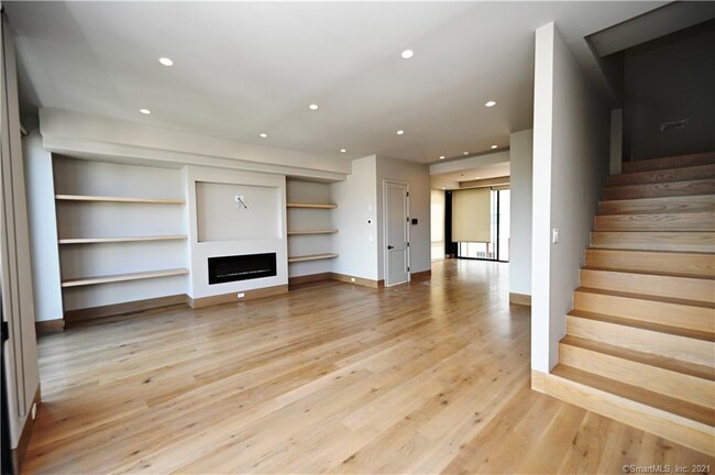 Building Photo - 998 Cove Rd