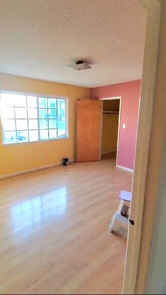 bdrm & closet - 2239 N Frederic St