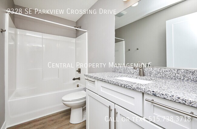 Building Photo - 2328 SE Parkview Crossing Dr