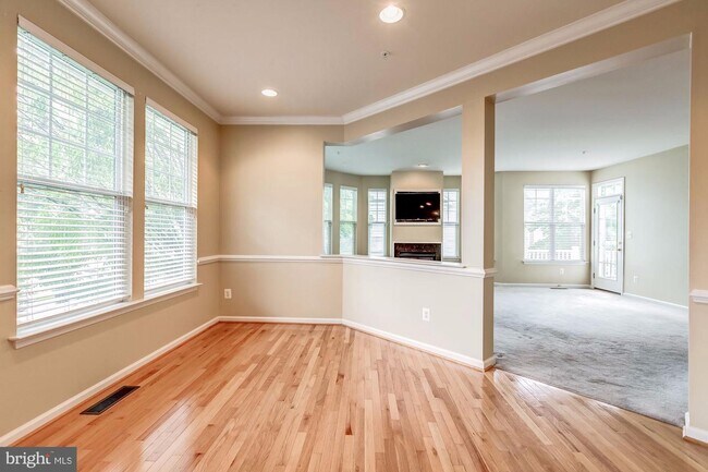 Building Photo - 8844 Song Sparrow Dr