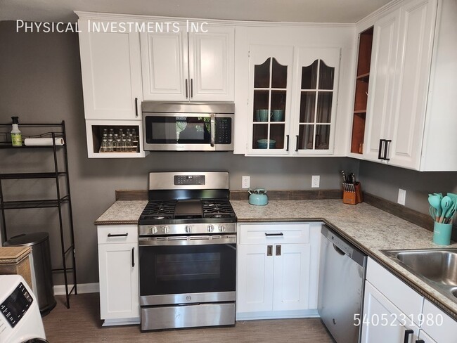 Building Photo - 412 Hanover Ave NW