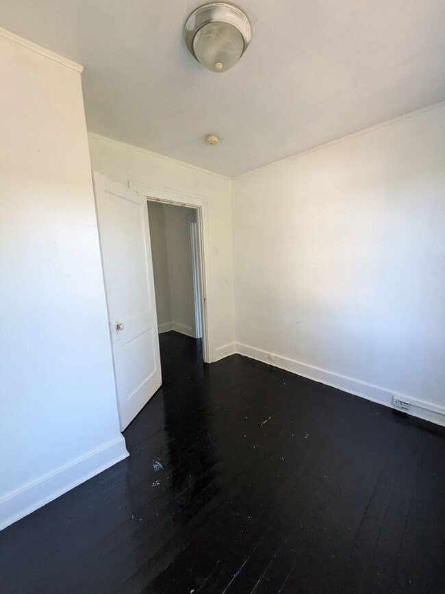 Building Photo - 1813 Converse St