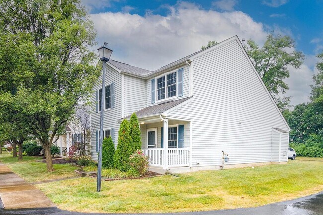 Building Photo - 1562 Sargas St
