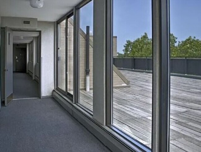 Building Photo - GREAT Studio! Right on Green Line. Laundry in building, roof deck, great view!