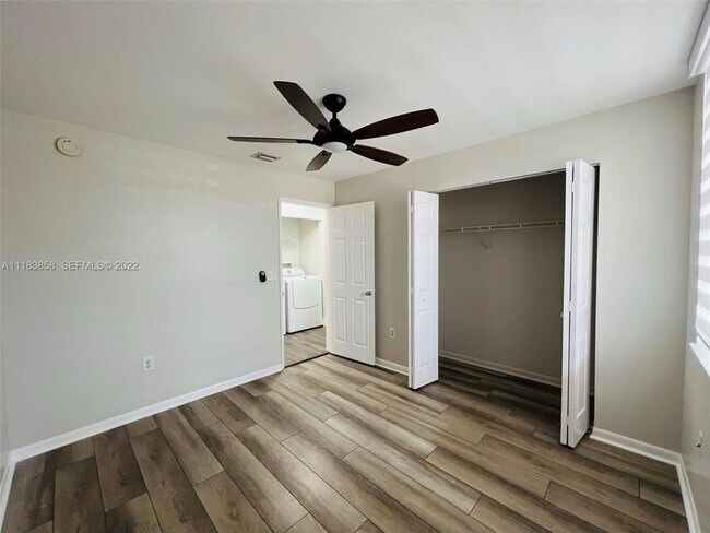 Building Photo - 6944 SW 39th St