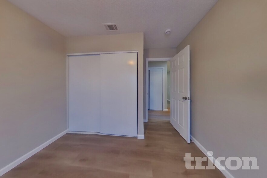 Building Photo - 706 La Canyada Dr