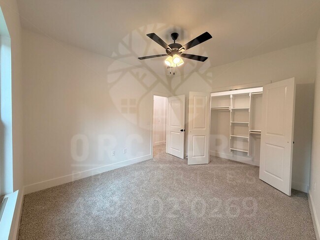 Building Photo - 12 Kinross Dr