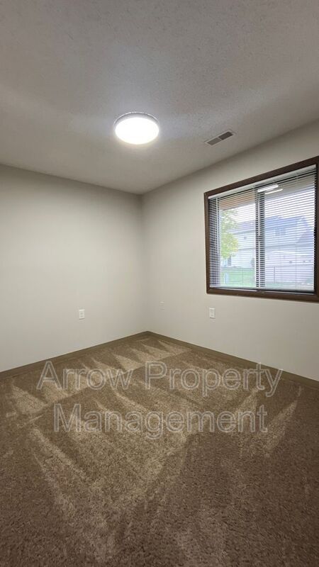 Building Photo - 11141 N 137th St