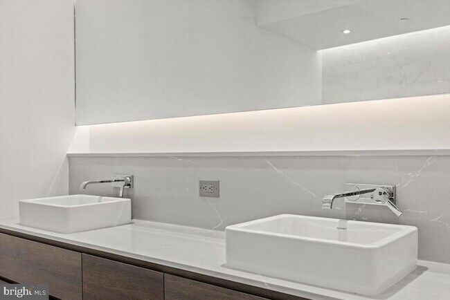 Building Photo - 724 Chestnut St