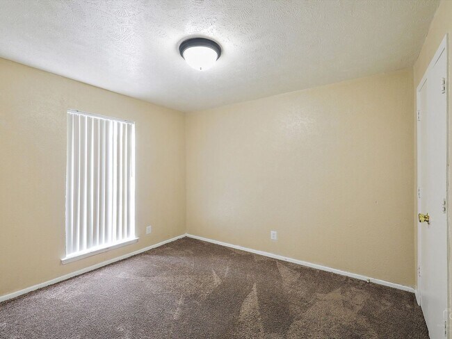 Building Photo - Spacious 3-Bedroom Apartments in Dallas – Starting at Just $1,350/Month