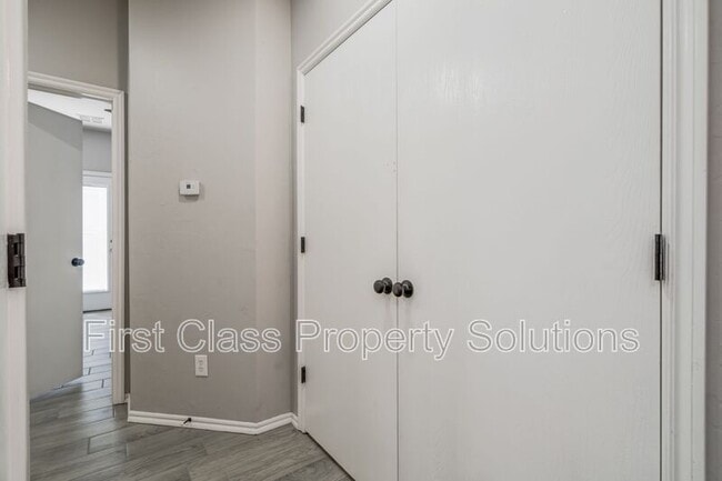 Building Photo - 1322 Commerce Dr