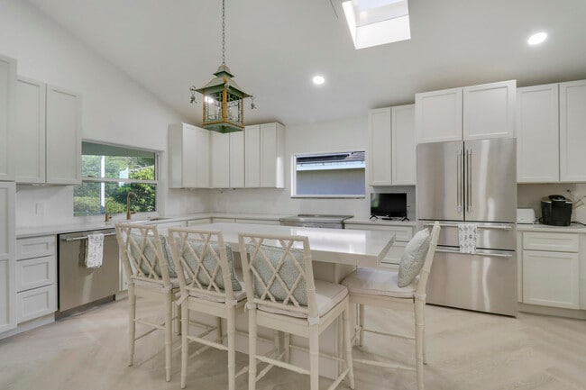 Building Photo - 13760 Sand Crane Dr